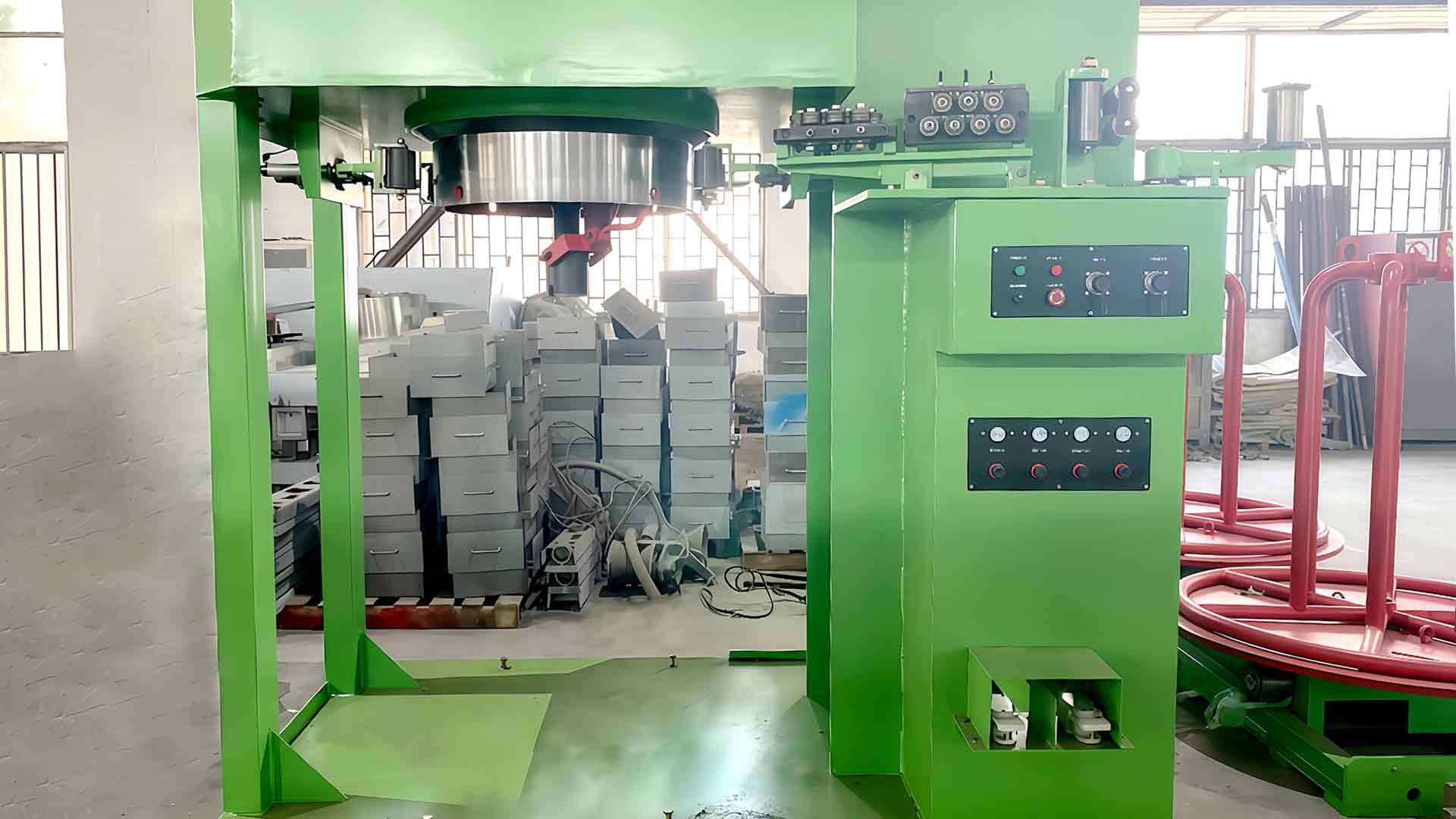 Conas a bhainistíonn an Meaisín Líníochta Sreang Umar Uisce lochtanna dromchla sreinge mar scratches, ocsaídiú, nó micrea-scoilteanna le linn an phróisis líníochta?